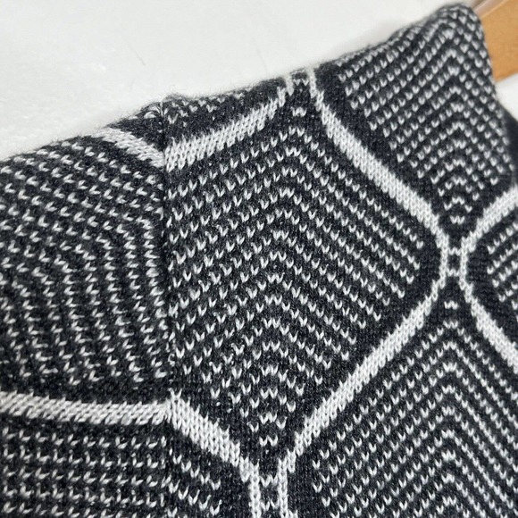 J McLaughlin Geometric 1/2 Zip Pullover Tunic Sweater Dark Gray Womens Small - Picture 3 of 8